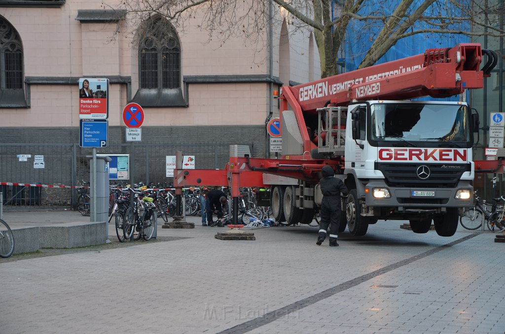 Bergung Sonnengruss Kirche Koeln Bahnhofsvorplatz P015.JPG